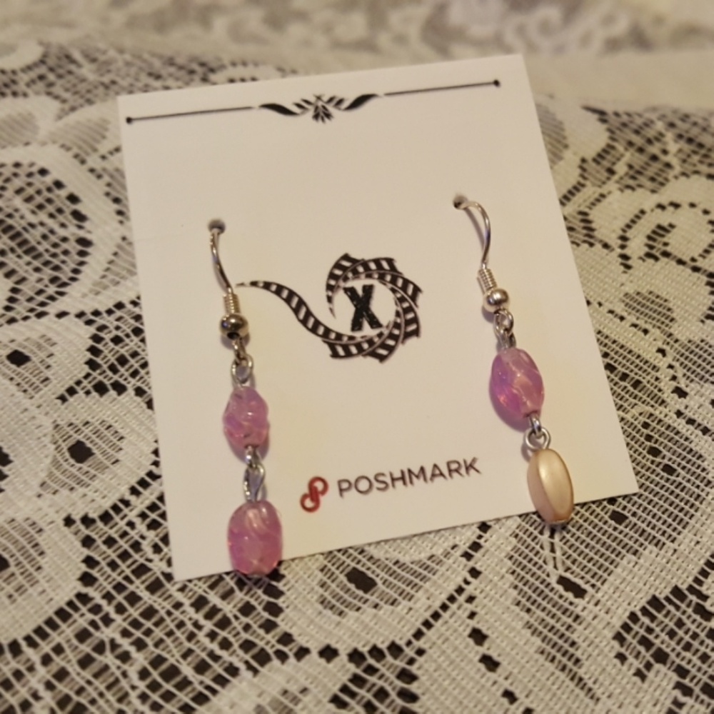 ⬇️ Mismatch Artisan Pink Crystal Earrings